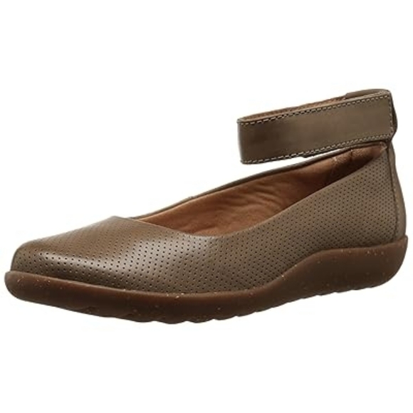 Clarks Collection  Medora Nina Sage Perforated Mary Jane Ankle Strap 8.5 - Picture 1 of 5